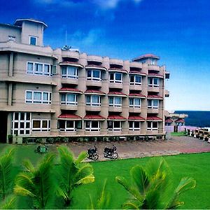 Mascot Beach Resort